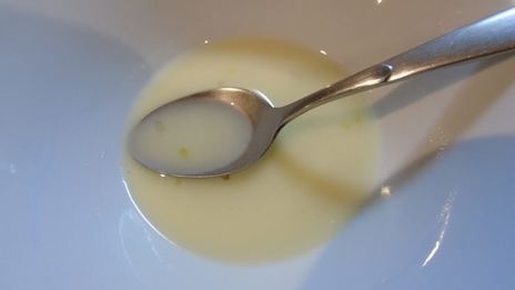 шоколадные блины с фруктово-карамельным соусом