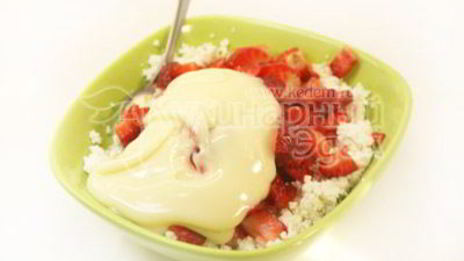 шоколадные блины с творогом и клубникой