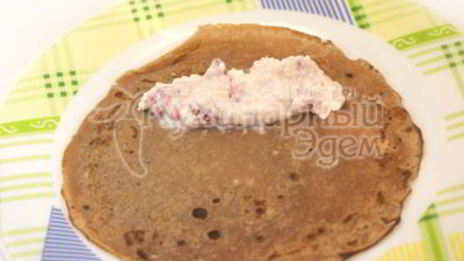 шоколадные блины с творогом и клубникой