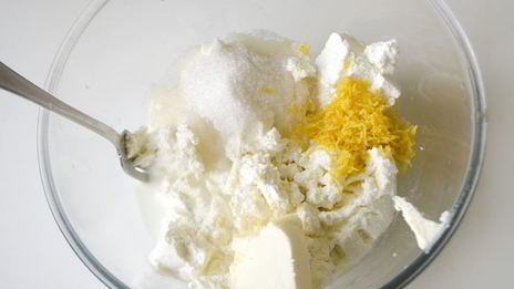 шоколадные блины с творогом и персиками