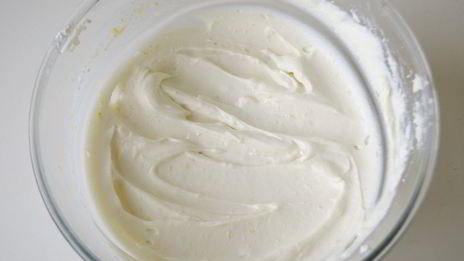 шоколадные блины с творогом и персиками