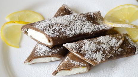 шоколадные блины с творогом и персиками