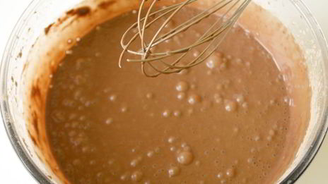 шоколадные блины с творогом и персиками