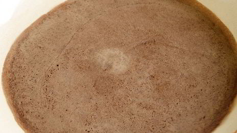 шоколадные блины с творогом и персиками