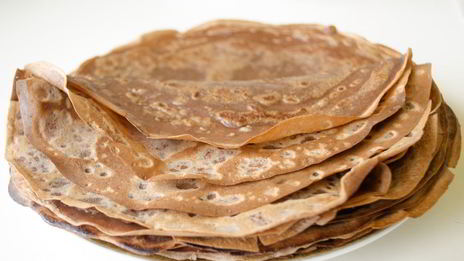 шоколадные блины с творогом и персиками