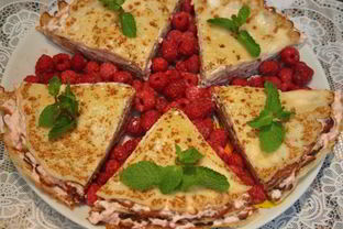 Заварные блинчики с творогом и малиной