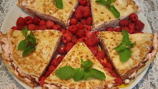 Заварные блинчики с творогом и малиной