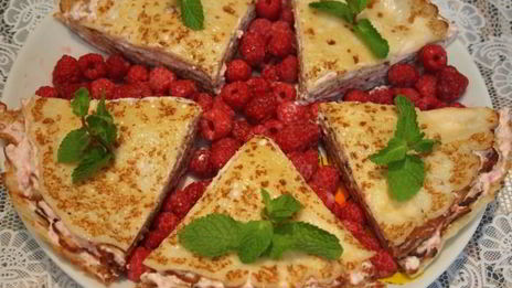 заварные блинчики с творогом и малиной