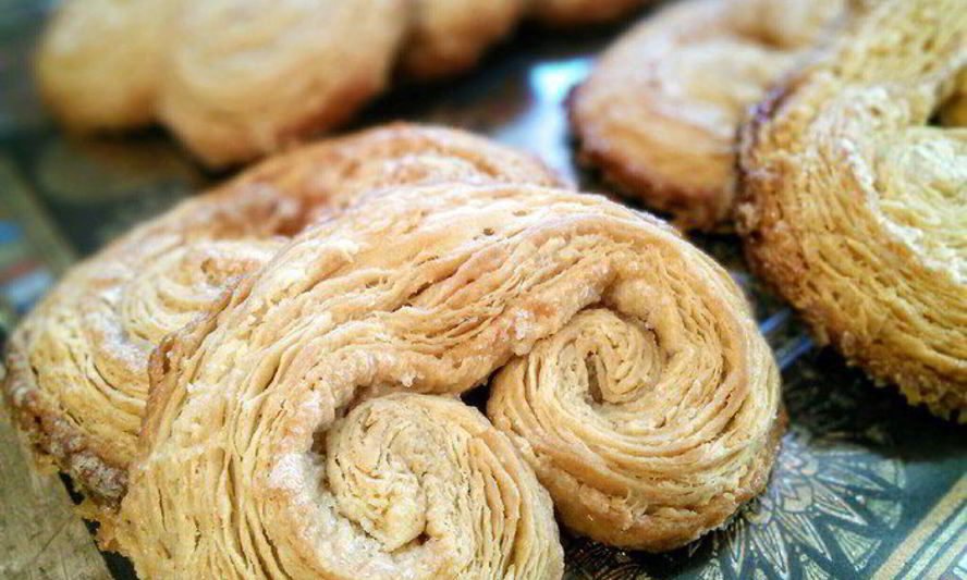 Рецепт булочки из слоеного теста свиные уши