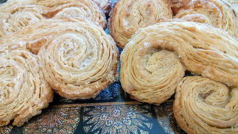 булочки из слоеного теста свиные уши