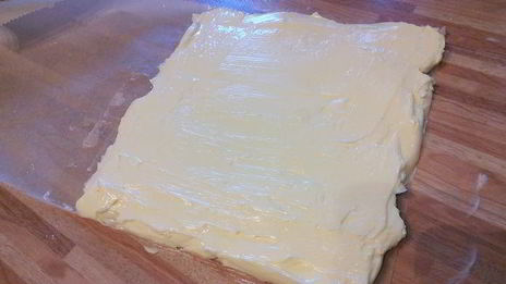 булочки из слоеного теста свиные уши