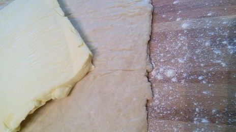 булочки из слоеного теста свиные уши