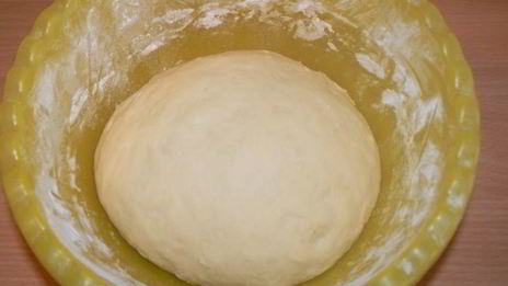 булочки с брусникой, клубникой и штрейзелем