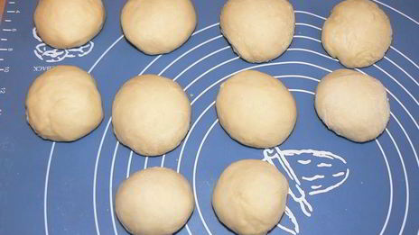 булочки с брусникой, клубникой и штрейзелем