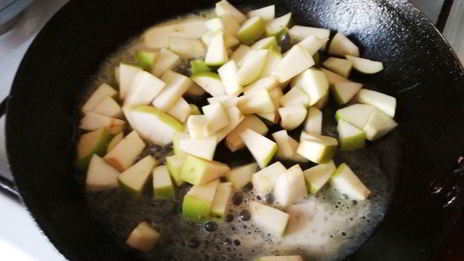 булочки с глазированными яблоками