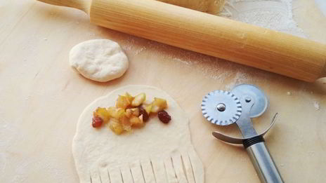 булочки с глазированными яблоками