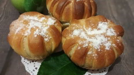 булочки с глазированными яблоками