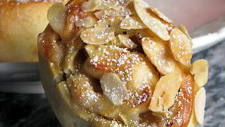 Булочки с ревенем и марципаном