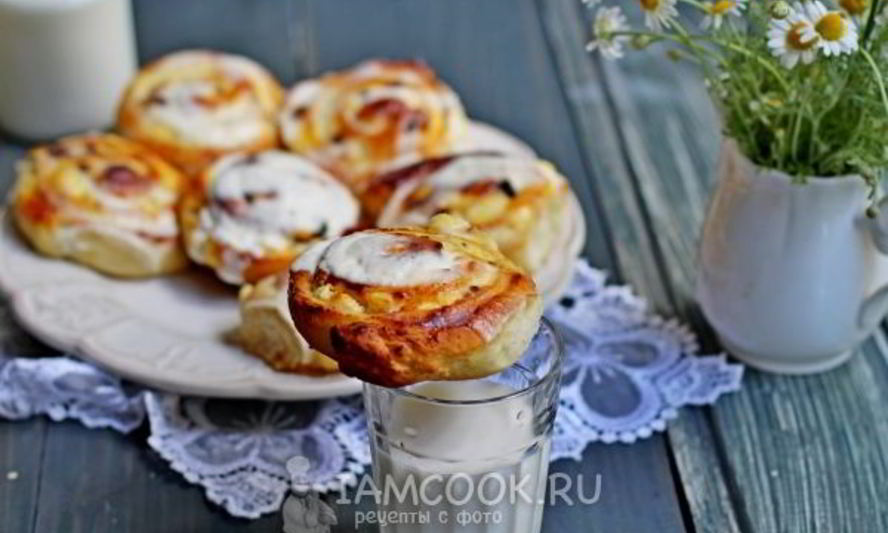 Рецепт булочки с творогом в сметанной заливке