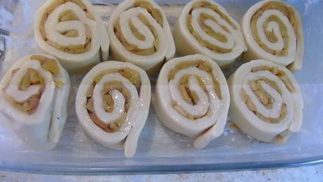 булочки с яблочной начинкой