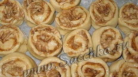 булочки с яблоками