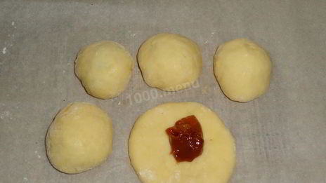 булочки со сгущенкой из дрожжевого теста