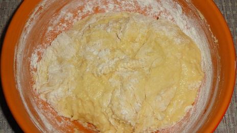 булочки со сгущенкой из дрожжевого теста