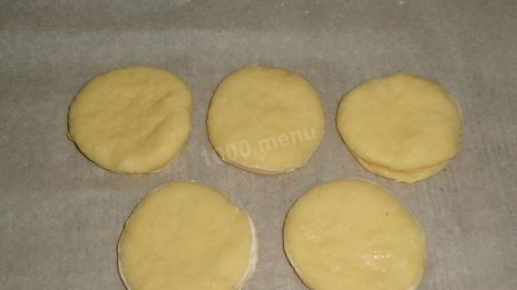 булочки со сгущенкой из дрожжевого теста