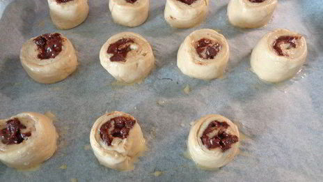 булочки-улитки с изюмом и корицей