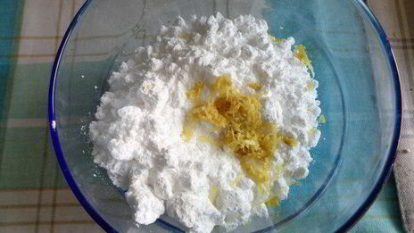 булочки-улитки с изюмом и корицей