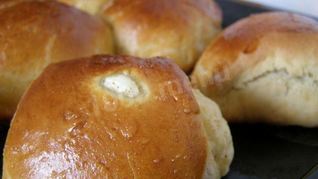 Дрожжевые булочки с творогом и корицей