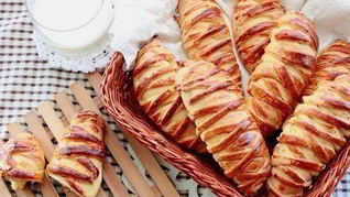 Дрожжевые булочки с творогом и персиком