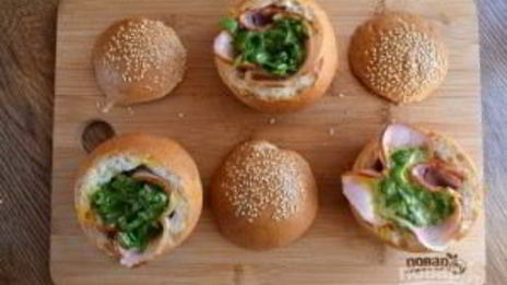 горячие булочки с яйцом и сыром