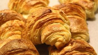 Круассаны из слоеного дрожжевого теста