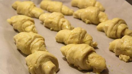 круассаны из слоеного дрожжевого теста