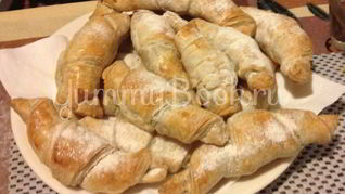 Круассаны с шоколадом и апельсиновой цедрой