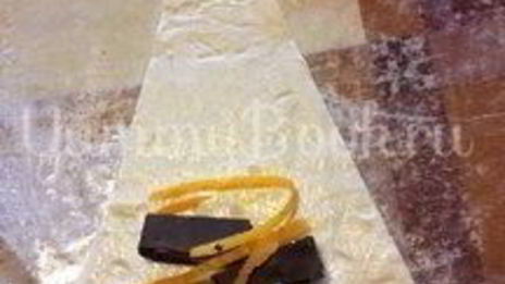 круассаны с шоколадом и апельсиновой цедрой