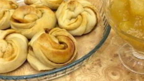 мягкие сливочные булочки с корицей