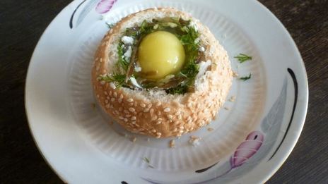 полезный завтрак в булочке