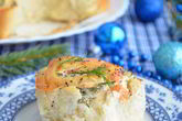 Праздничные булочки с копченым лососем и креветками