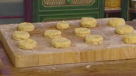 сливочные булочки с малиной