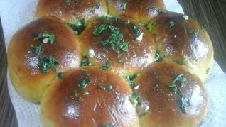 Тыквенно-чесночные пампушки с мясной начинкой