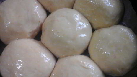 тыквенно-чесночные пампушки с мясной начинкой