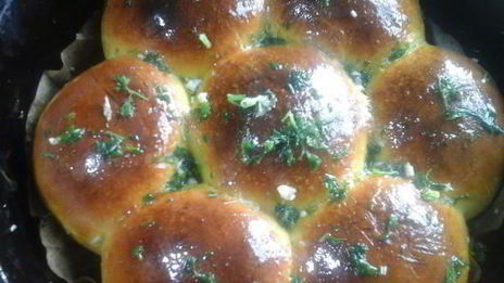 тыквенно-чесночные пампушки с мясной начинкой