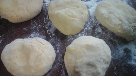 тыквенно-чесночные пампушки с мясной начинкой