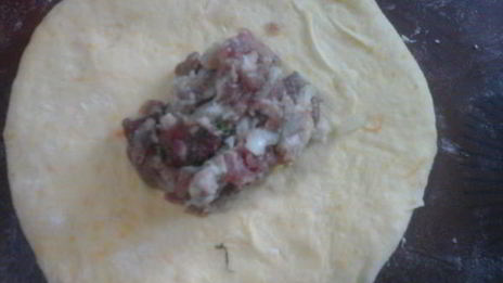 тыквенно-чесночные пампушки с мясной начинкой