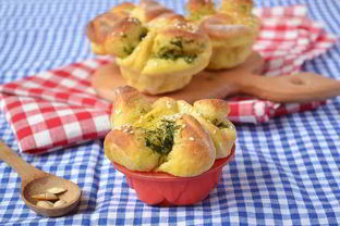 Тыквенные булочки с чесночной начинкой