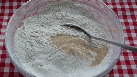 тыквенные булочки с чесночной начинкой