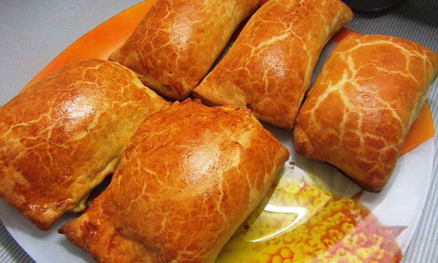 Рецепт ватрушка из слоеного теста с творогом