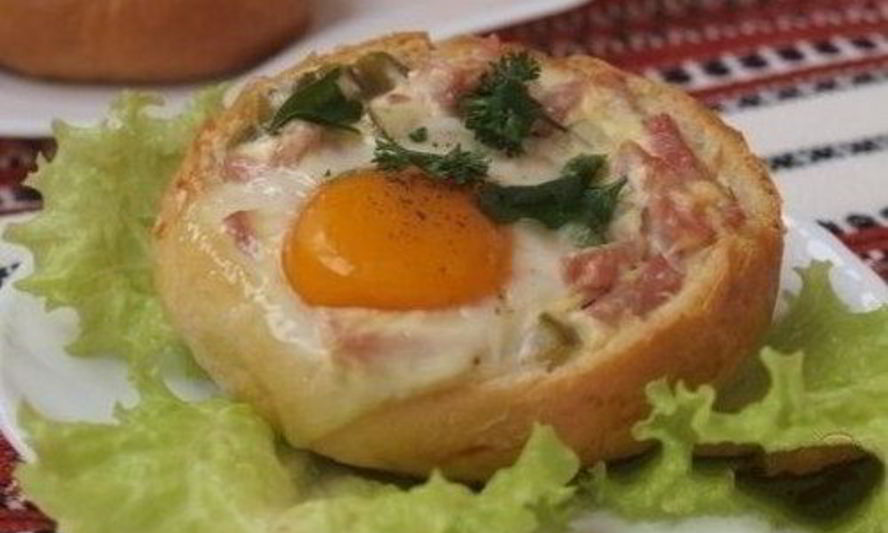 Рецепт закусочные булочки с яичницей в духовке